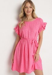 Fuksjowa Sukienka Ozdobiona Falbankami i Paskiem Izulira. Czerwone sukienki damskie Born2be, uniwersalny, bez wzorów, eleganckie, bez kołnierzyka, bez ramiączek, mini. W wyprzedaży za 79.99 zł.
