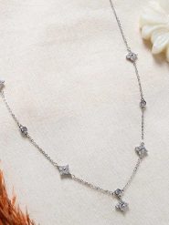 Lodie Silver Posrebrzany naszyjnik z elementami ozdobnymi - dł. 42 cm rozmiar: onesize. Szare naszyjniki damskie Lodie Silver, metalowe. Za 73.99 zł.