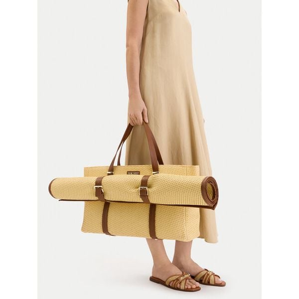 Torebka Nine West. Brązowe torebki klasyczne damskie Nine West, bez wzorów, bez dodatków. Za 299.99 zł.