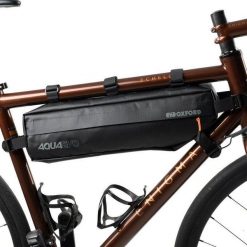 Torba na ramę roweru Oxford Aqua Evo Adventure. Czarne torebki klasyczne damskie OXFORD, bez wzorów, z materiału, bez dodatków. Za 262.75 zł.
