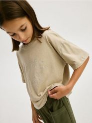 T-shirt z cyrkoniami - beżowy. Brązowe koszulki dziewczęce Reserved, bez wzorów, z bawełny, bez ramiączek. W wyprzedaży za 15.99 zł.