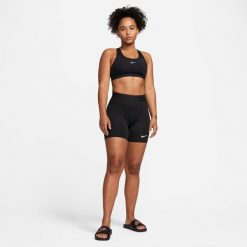 Spodnie treningowe damskie Nike S11990. Białe spodnie sportowe damskie Nike, s, z elastanu, na fitness i siłownię. Za 136.05 zł.