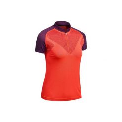 Koszulka turystyczna z krótkim rękawem FH900 damska. Czerwone t-shirty damskie QUECHUA, s, bez wzorów, z materiału, bez kołnierzyka. Za 99.99 zł.