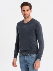 Washowany sweter męski z dekoltem w serek - granatowy V2 OM-SWOS-0108 - XXL. Niebieskie swetry męskie Ombre Clothing, l, bez wzorów, z bawełny, bez kołnierzyka. W wyprzedaży za 59.99 zł.