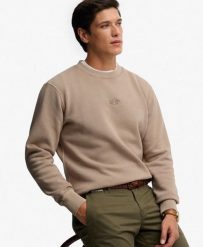 Superdry Micro Logo Crew luźny sweter z recyklingowanym poliestrem. Brązowe swetry męskie Superdry., xl, z aplikacjami, z bawełny, bez kołnierzyka. Za 336.55 zł.