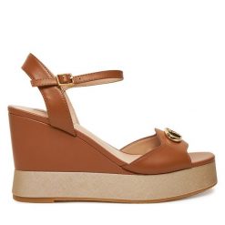 Sandały Liu Jo. Brązowe sandały damskie Liu Jo, bez wzorów, bez obcasa, na koturnie. Za 329.99 zł.