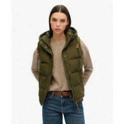 Kamizelka pikowana z kapturem Everest od SUPERDRY. Zielone kamizelki damskie Superdry. W wyprzedaży za 383.35 zł.