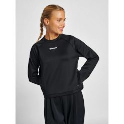 Damska krótka bluza Hummel mt Kalu. Czarne bluzy bez kaptura damskie HUMMEL, xs, bez wzorów, bez ramiączek, krótkie, bez kaptura. W wyprzedaży za 190.50 zł.
