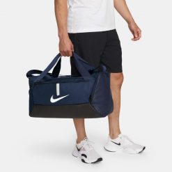 Torba Nike Academy Team S, Dla obu płci. Niebieskie torebki klasyczne damskie Nike, bez wzorów, z poliesteru, bez dodatków. Za 119.99 zł.