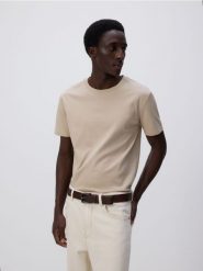 T-shirt slim z bawełny pima - beżowy. Brązowe t-shirty męskie Reserved, l, bez wzorów, z bawełny, bez kołnierzyka. W wyprzedaży za 59.99 zł.