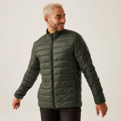 Kurtka turystyczna męska Marizion pikowana. Zielone kurtki męskie Regatta, m, bez wzorów, z puchu, eleganckie, bez kaptura. Za 229.99 zł.