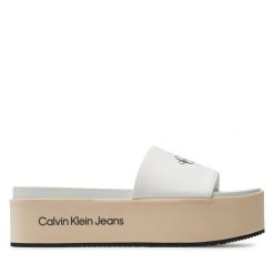 Klapki Calvin Klein Jeans. Klapki damskie Calvin Klein Jeans, bez wzorów, z jeansu, bez obcasa. Za 299.99 zł.