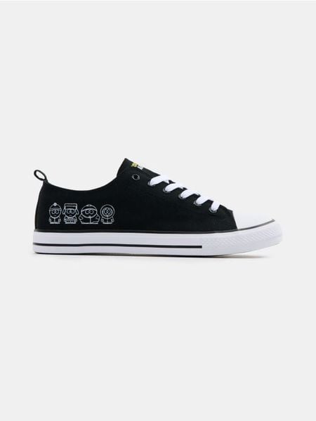 Niskie trampki South Park - czarny. Czarne trampki i tenisówki męskie Sinsay, bez wzorów, bez zapięcia. Za 39.99 zł.