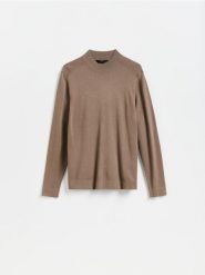 Gładki sweter z półgolfem - brązowy. Brązowe swetry męskie Reserved, l, bez wzorów, z dzianiny, bez kołnierzyka. Za 129.99 zł.