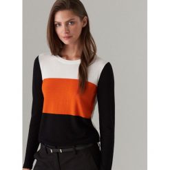 Sweter w bloki kolorów z wiskozy - Pomarańczowy. Brązowe swetry klasyczne damskie Mohito, l, z wiskozy, bez kołnierzyka. Za 69.99 zł.