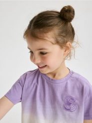 T-shirt z efektem ombre - lawendowy. Fioletowe koszulki dziewczęce Reserved, m, bez wzorów, z bawełny, bez ramiączek. W wyprzedaży za 15.99 zł.