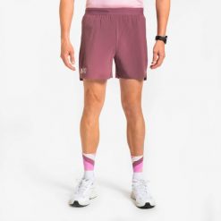Spodenki do biegania męskie Kiprun "Bougeons en Rose". Fioletowe szorty męskie KIPRUN, l, z materiału, do biegania. Za 89.99 zł.