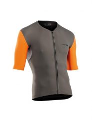 Koszulka rowerowa męskie NORTHWAVE EXTREME JERSEY SHORT SLEEVE. Brązowe t-shirty sportowe męskie Northwave, m, z jersey, bez ramiączek, rowerowe. Za 200.00 zł.