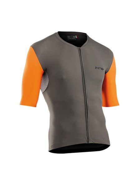 Koszulka rowerowa męskie NORTHWAVE EXTREME JERSEY SHORT SLEEVE. Brązowe t-shirty sportowe męskie Northwave, m, z jersey, bez ramiączek, rowerowe. Za 200.00 zł.