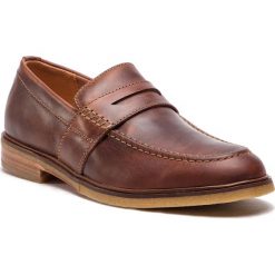 Półbuty CLARKS - Clarkdale Flow 261317537 Mahogany Leather. Brązowe półbuty męskie Clarks, z materiału, bez zapięcia. W wyprzedaży za 269.00 zł.