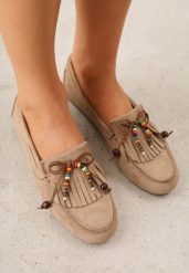 Jasnobeżowe Mokasyny VICES z Wkładką ze Skóry Naturalnej i Ozdobnymi Koralikami Neni. Brązowe mokasyny damskie Born2be, z jeansu. Za 89.99 zł.