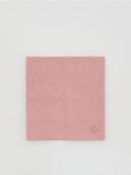 Dzianinowy komin z aplikacją - różowy. Czerwone szaliki dziecięce Reserved, z dzianiny, bez ramiączek. Za 35.99 zł.