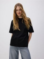 Bawełniany t-shirt oversize - czarny. Czarne t-shirty damskie Reserved, l, bez wzorów, z bawełny, bez kołnierzyka. Za 39.99 zł.
