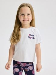 T-shirt z wypukłym nadrukiem - biały. Białe koszulki dziewczęce Reserved, m, bez wzorów, z bawełny, bez ramiączek. W wyprzedaży za 9.99 zł.