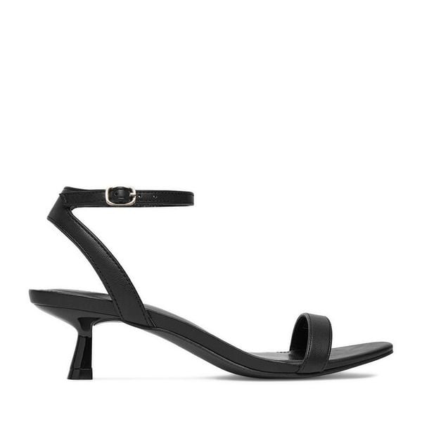 Sandały JENNY. Czarne sandały damskie Jenny, bez wzorów, bez obcasa, na szpilce. Za 119.99 zł.