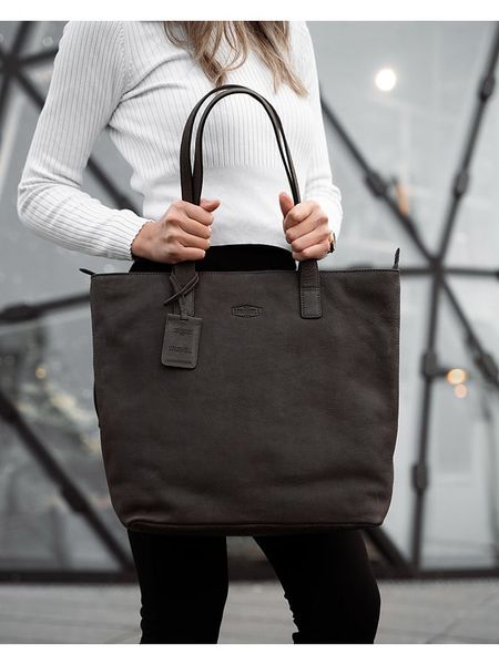 SPARWELL Skórzana torebka "Alice" w kolorze brązowym - 34 x 41 x 12 cm rozmiar: onesize. Brązowe torebki klasyczne damskie SPARWELL, bez wzorów, z materiału, bez dodatków. Za 213.18 zł.