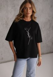 Czarny Wiskozowy T-shirt Ozdobiony Kwiatami i Perełkami Muvine. Czarne t-shirty damskie Renee, l, z aplikacjami, z jeansu, bez kołnierzyka. Za 79.99 zł.