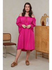 Curvy Lady Sukienka w kolorze różowym rozmiar: 40/42. Różowe sukienki damskie Curvy Lady, bez wzorów, z koronki, klasyczne, bez kołnierzyka, bez ramiączek, midi. Za 83.22 zł.