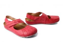 DR. BRINKMANN 710558-04 rot, sandały damskie. Czerwone sandały damskie Dr. Brinkmann, bez wzorów, ze skóry, bez obcasa. Za 297.42 zł.