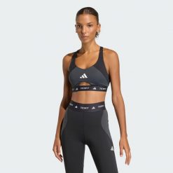 Biustonosz treningowy TECHFIT Color Block zapewniający średnie wsparcie. Czarne biustonosze sportowe damskie Adidas, bez wzorów, z elastanu. Za 219.00 zł.