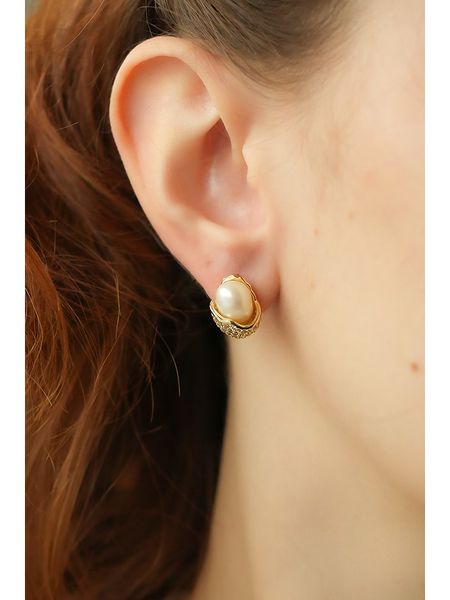 Pierres delicates Kolczyki-wkrętki w kolorze białym z perłami rozmiar: onesize. Białe kolczyki damskie Pierres delicates, z perłą, z mosiądzu. Za 78.47 zł.