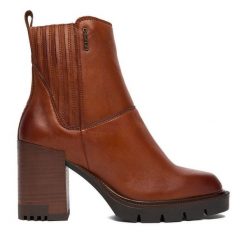 Botki G-Star Raw. Brązowe botki damskie G-Star Raw, retro, bez obcasa, na słupku, bez zapięcia. Za 449.99 zł.