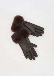 Rękawiczki ze sztucznym futerkiem - ciemnobrązowy. Brązowe rękawiczki damskie Reserved, bez wzorów. W wyprzedaży za 39.99 zł.