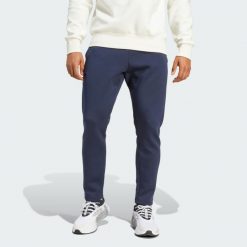 Spodnie Juventus Seasonal Doubleknit. Niebieskie spodnie dresowe męskie Adidas, bez wzorów, z dresówki. Za 329.00 zł.