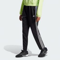 Spodnie AEROREADY Train Essentials 3-Stripes. Białe spodnie dresowe damskie Adidas, xs, z dzianiny, na fitness i siłownię. Za 229.00 zł.