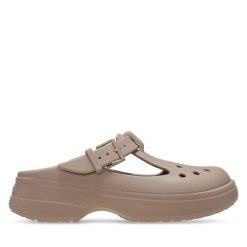 Klapki Crocs. Brązowe klapki damskie Crocs, bez wzorów, bez obcasa. Za 269.99 zł.