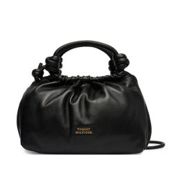 Torebka Tommy Hilfiger. Czarne torebki klasyczne damskie Tommy Hilfiger, bez wzorów, bez dodatków. Za 849.99 zł.