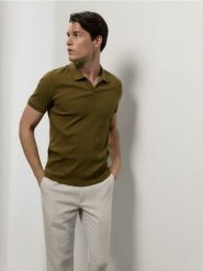 Koszulka polo slim - oliwkowy. Zielone koszulki polo męskie Reserved, l, bez wzorów, z bawełny, bez ramiączek. W wyprzedaży za 89.99 zł.