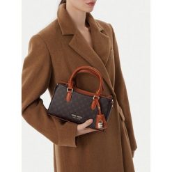 Torebka Nine West. Brązowe torebki klasyczne damskie Nine West, bez wzorów, bez dodatków. Za 299.99 zł.