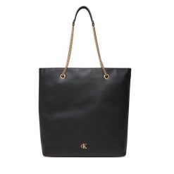 Torebka Calvin Klein. Czarne torebki klasyczne damskie CALVIN KLEIN, bez wzorów, bez dodatków. Za 389.99 zł.