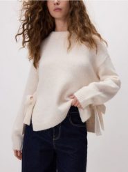 Sweter z kokardkami - kremowy. Białe swetry klasyczne damskie Reserved, l, z dzianiny, bez kołnierzyka. Za 139.99 zł.