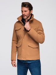 Lekka kurtka męska z kieszeniami i wysokim kołnierzem – brązowa V5 - Rozmiar: XL. Brązowe kurtki męskie Ombre Clothing, m, z aplikacjami, z materiału, klasyczne, bez kaptura. W wyprzedaży za 239.99 zł.