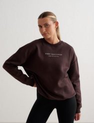 Damska bluza dresowa czesana, luźny krój Serif kakaowy brąz. Brązowe bluzy bez kaptura damskie Aim'n, xs, z bawełny. Za 339.00 zł.