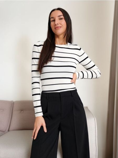 Sweter w paski - wielobarwny. Swetry klasyczne damskie Sinsay, l, z dzianiny, bez kołnierzyka. Za 35.99 zł.