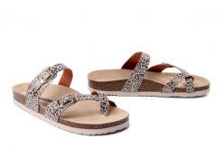 DR. BRINKMANN 700932-23 bronze, klapki damskie. Brązowe klapki damskie Dr. Brinkmann, bez wzorów, ze skóry, bez obcasa. Za 148.67 zł.