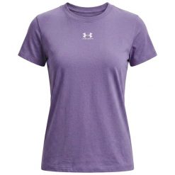 Koszulka Under Armour Ua Rival Core Ss Damskie. Fioletowe bluzki sportowe damskie Under Armour, s, z bawełny, bez kołnierzyka, bez ramiączek. Za 225.99 zł.